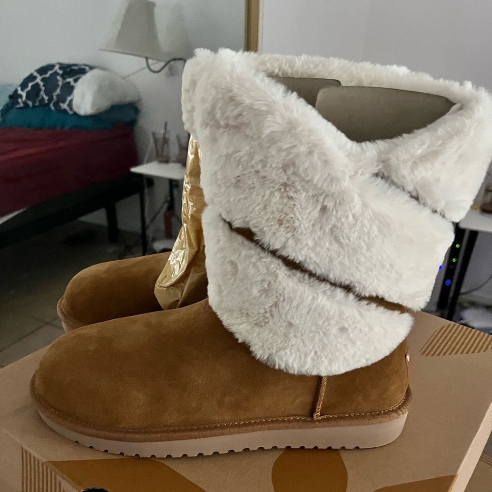 UGG Women's Dezi Short Mid Calf Boot, size 9 (size 8)